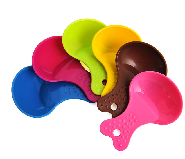Pet food spoon